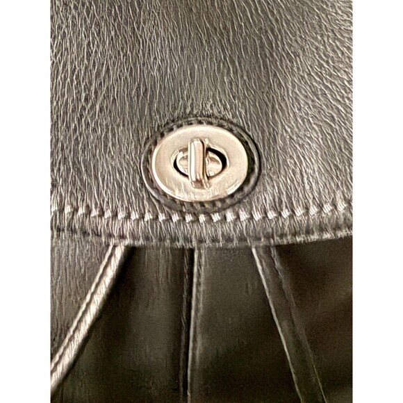 Elegant Coach Pebbled Leather Backpack - Excellent Condition - Picture 9 of 9